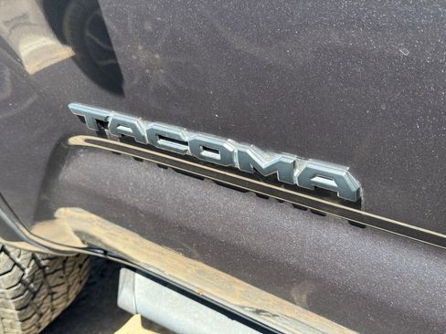 Used 2020 Toyota Tacoma SR5 RWD image 22