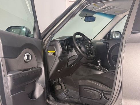 Used 2017 Kia Soul + FWD image 10