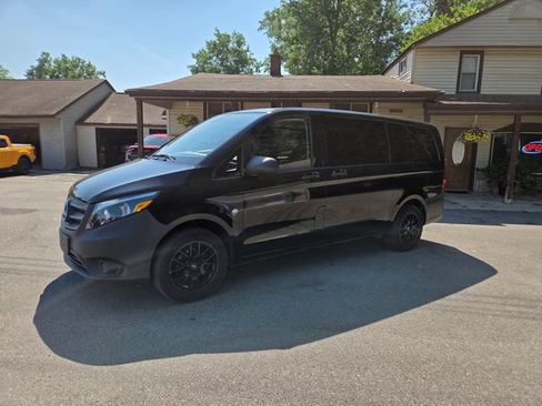 Used 2020 Mercedes-Benz Metris Passenger image 2