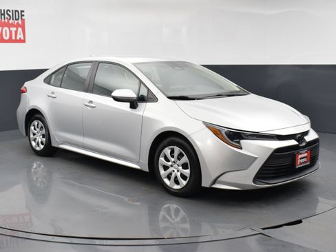 Used 2024 Toyota Corolla LE FWD image 6