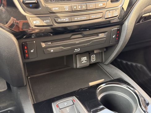 Certified 2021 Honda Pilot Touring image 26