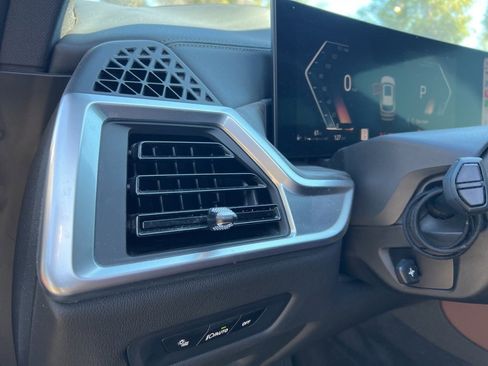 Used 2024 BMW X5 sDrive40i w/ Parking Assistance Package image 14