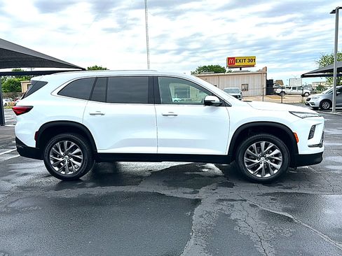 Used 2026 Buick Enclave Preferred FWD image 9