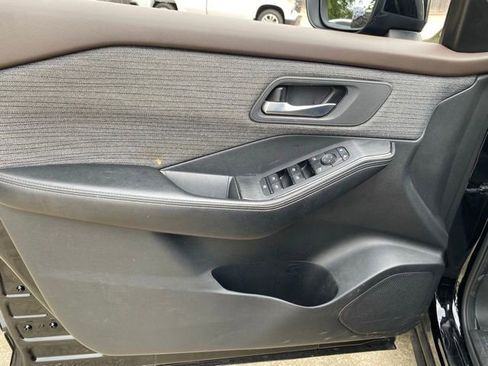 Used 2023 Nissan Rogue SV image 28