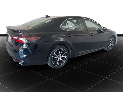 Used 2023 Toyota Camry SE FWD image 5