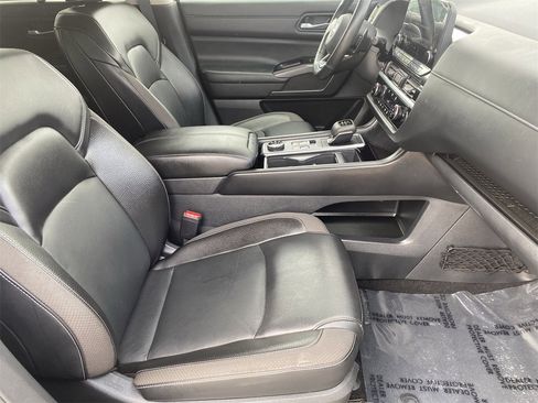 Used 2022 Nissan Pathfinder SL w/ Lighting Package (N92) image 9