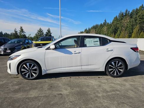 Used 2025 Nissan Sentra SV w/ SV Premium Package image 8