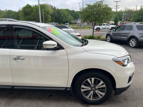 Used 2017 Nissan Pathfinder SL w/ SL Premium Package AWD/4WD image 8