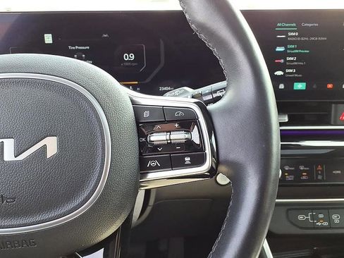 Used 2025 Kia Carnival SX Prestige image 29