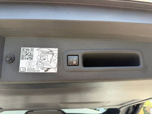Used 2023 Toyota Sienna XLE FWD image 21
