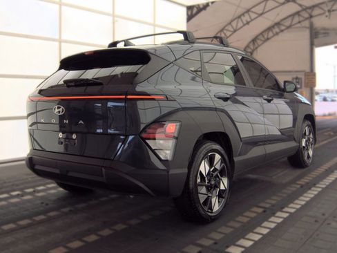Used 2025 Hyundai Kona SEL FWD image 2