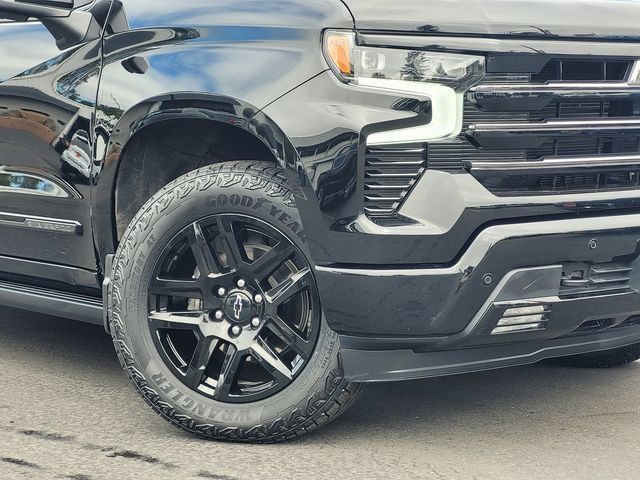 Used 2024 Chevrolet Silverado 1500 High Country w/ Midnight Edition AWD/4WD image 9