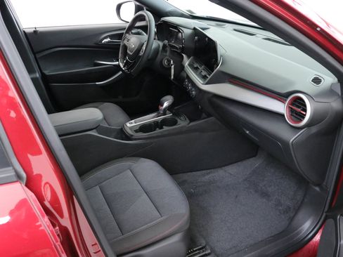 Used 2024 Chevrolet Trax RS image 30