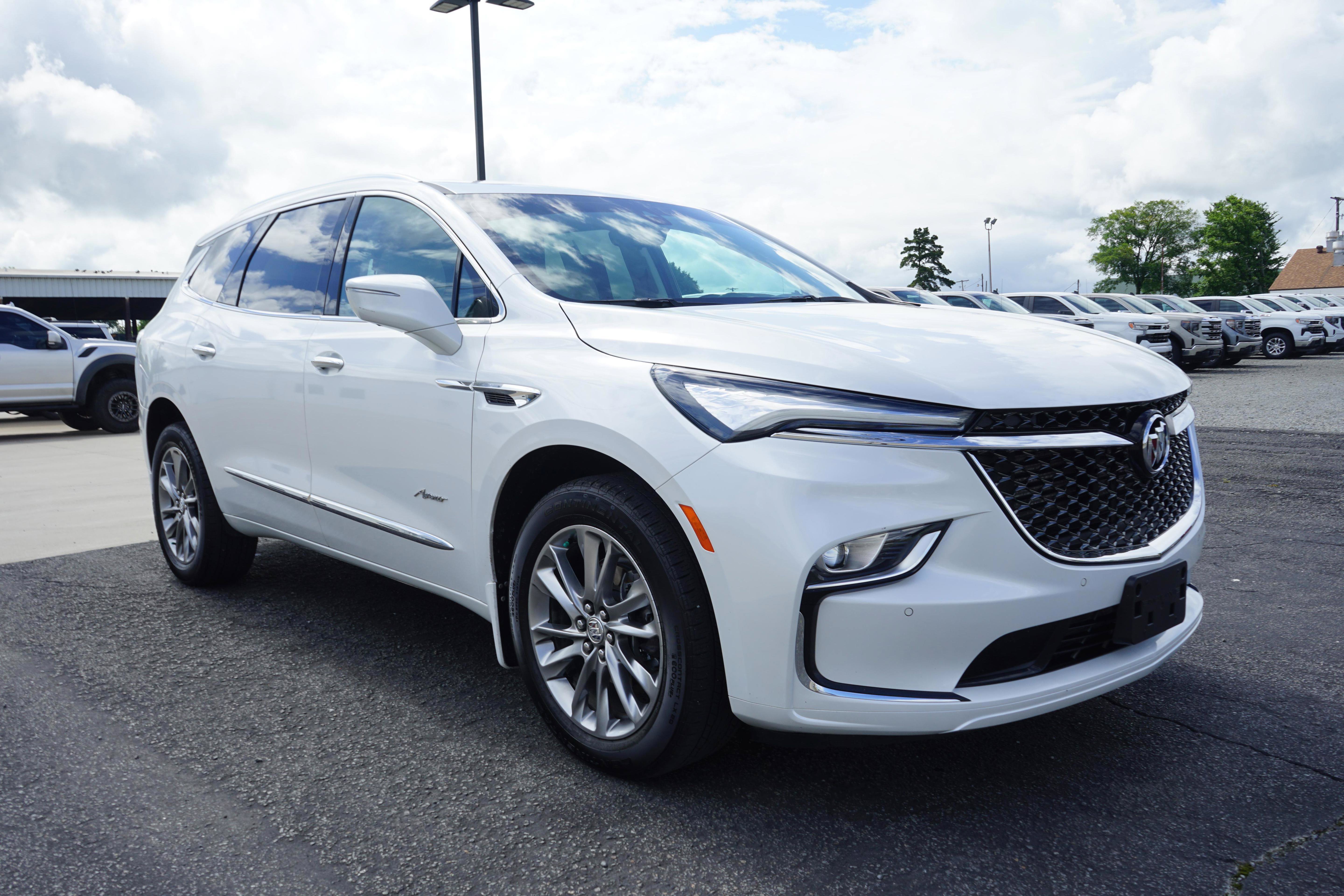 Used 2023 Buick Enclave Avenir AWD/4WD image 7