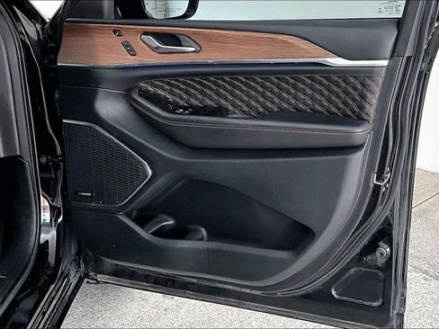 Used 2021 Jeep Grand Cherokee L Summit w/ Luxury Tech Group V image 25