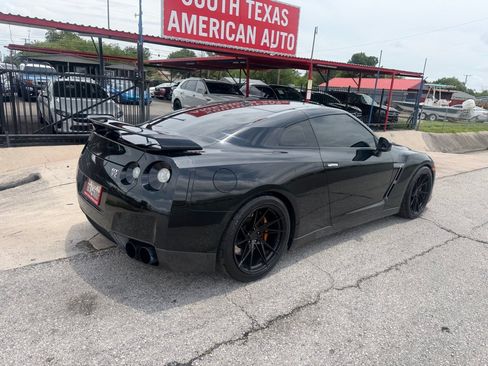 Used 2010 Nissan GT-R Premium AWD/4WD image 17