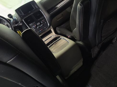 Used 2019 Dodge Grand Caravan SXT FWD image 21