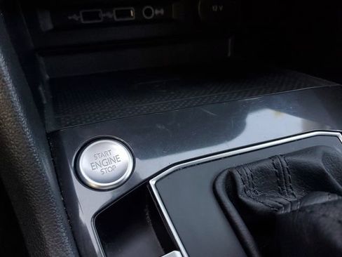 Used 2020 Volkswagen Tiguan SEL FWD image 26