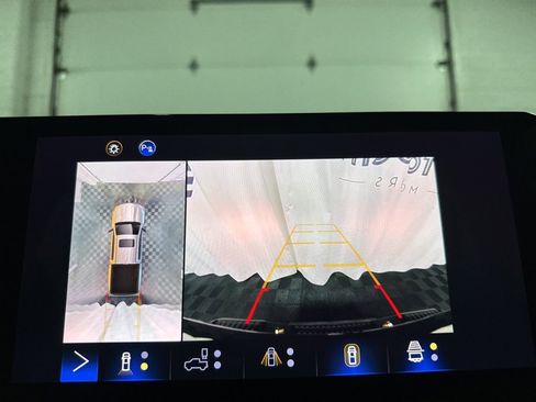 Used 2024 Chevrolet Colorado ZR2 w/ ZR2 Convenience Package III image 28