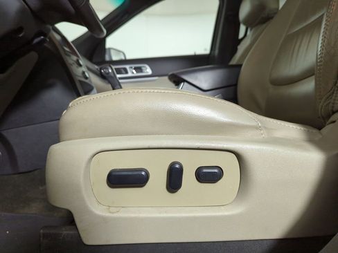 Used 2014 Ford Explorer XLT w/ Equipment Group 202A image 25