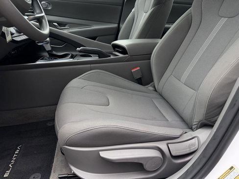 Certified 2025 Hyundai Elantra SE w/ Cargo Package image 12