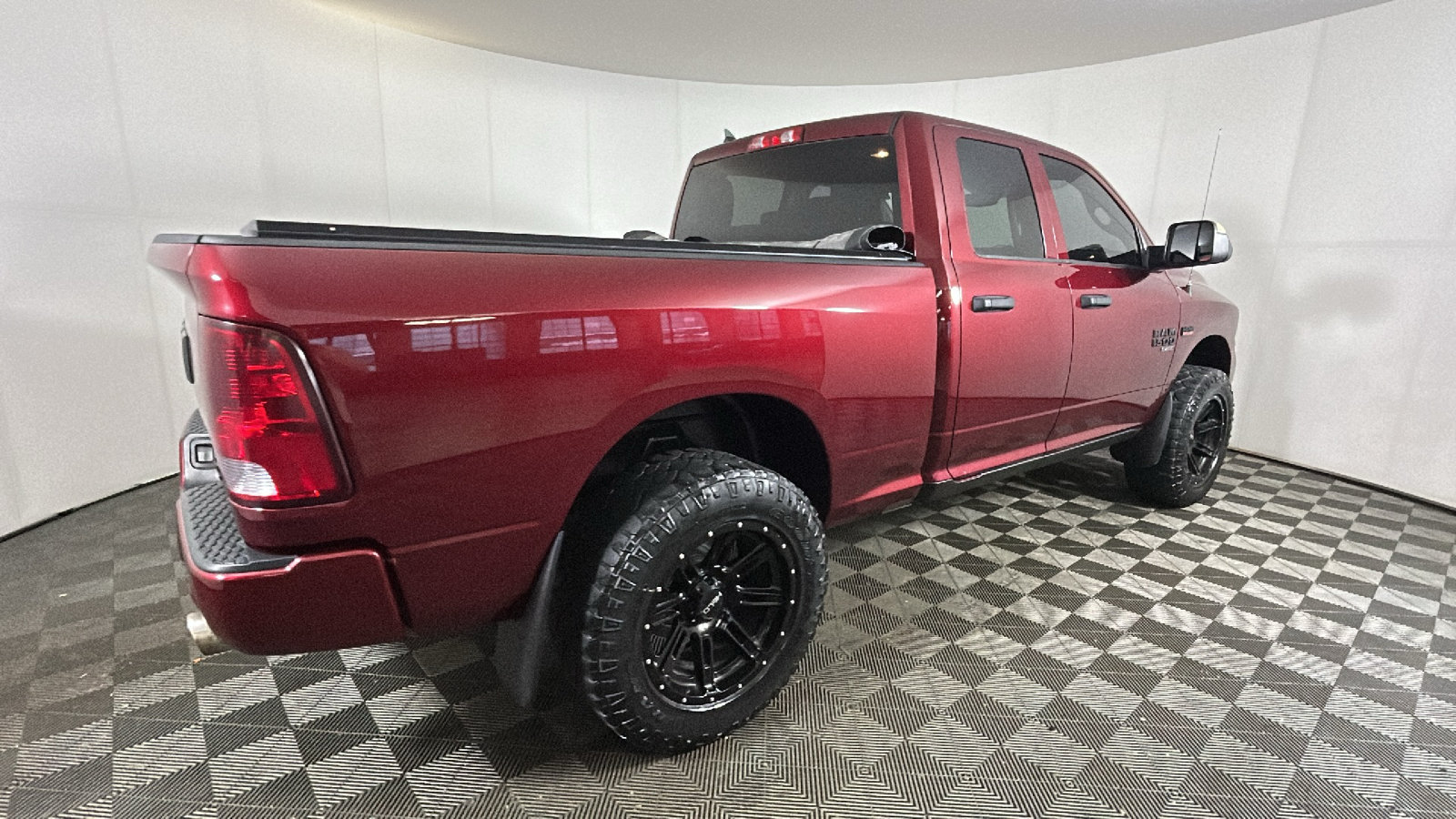 Used 2019 RAM 1500 Express w/ Wheel & Sound Group AWD/4WD image 3