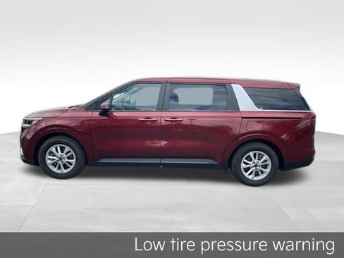 Certified 2024 Kia Carnival LX image 5