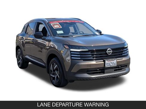 Used 2026 Nissan Kicks SV FWD image 2