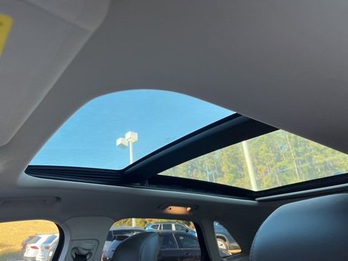 Used 2019 Lincoln MKC Reserve image 11