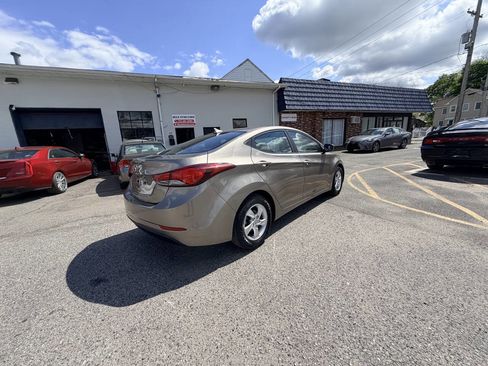 Used 2014 Hyundai Elantra SE FWD image 19