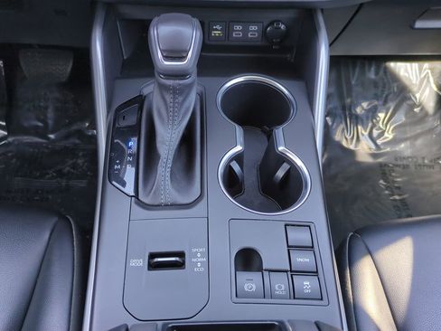 Used 2023 Toyota Highlander XLE image 19