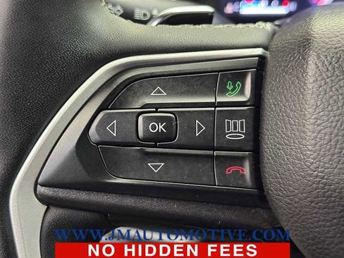 Used 2023 Jeep Grand Cherokee Altitude image 39