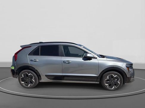 Used 2023 Kia Niro Wave FWD image 6
