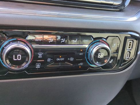 Used 2024 GMC Sierra 1500 SLT image 18