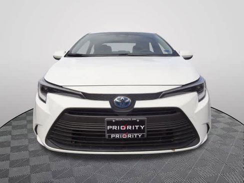 Used 2025 Toyota Corolla LE image 5