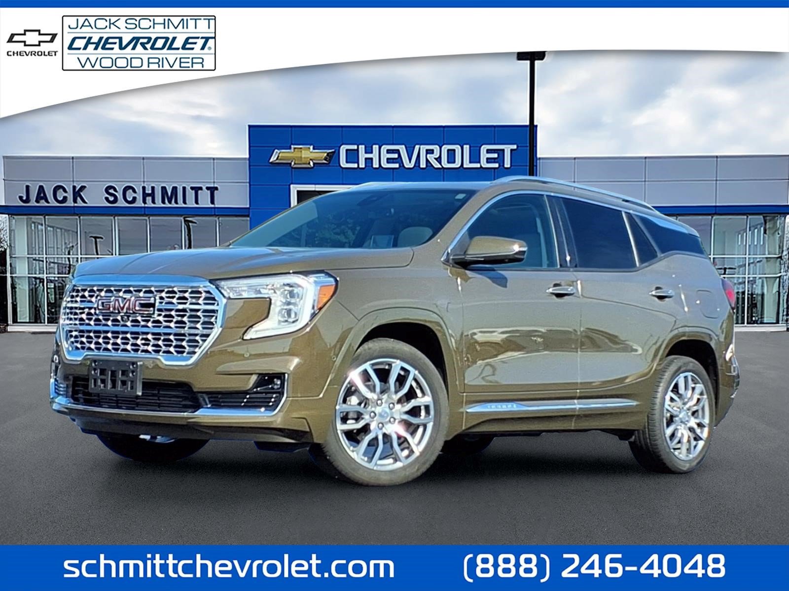 Used 2024 GMC Terrain Denali w/ Denali Premium Package AWD/4WD image 1