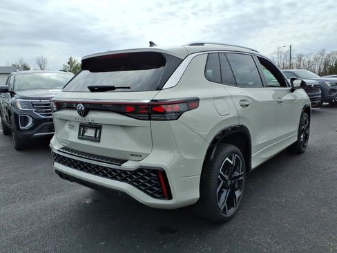 New 2026 Volkswagen Tiguan SEL R-Line image 2