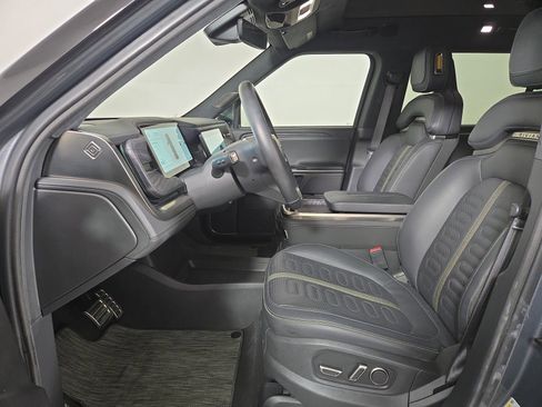 Used 2024 Rivian R1S Adventure AWD/4WD image 20
