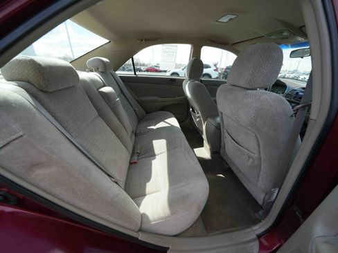 Used 2004 Toyota Camry LE image 24
