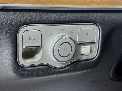 Used 2024 Mercedes-Benz GLS 450 4MATIC image 10