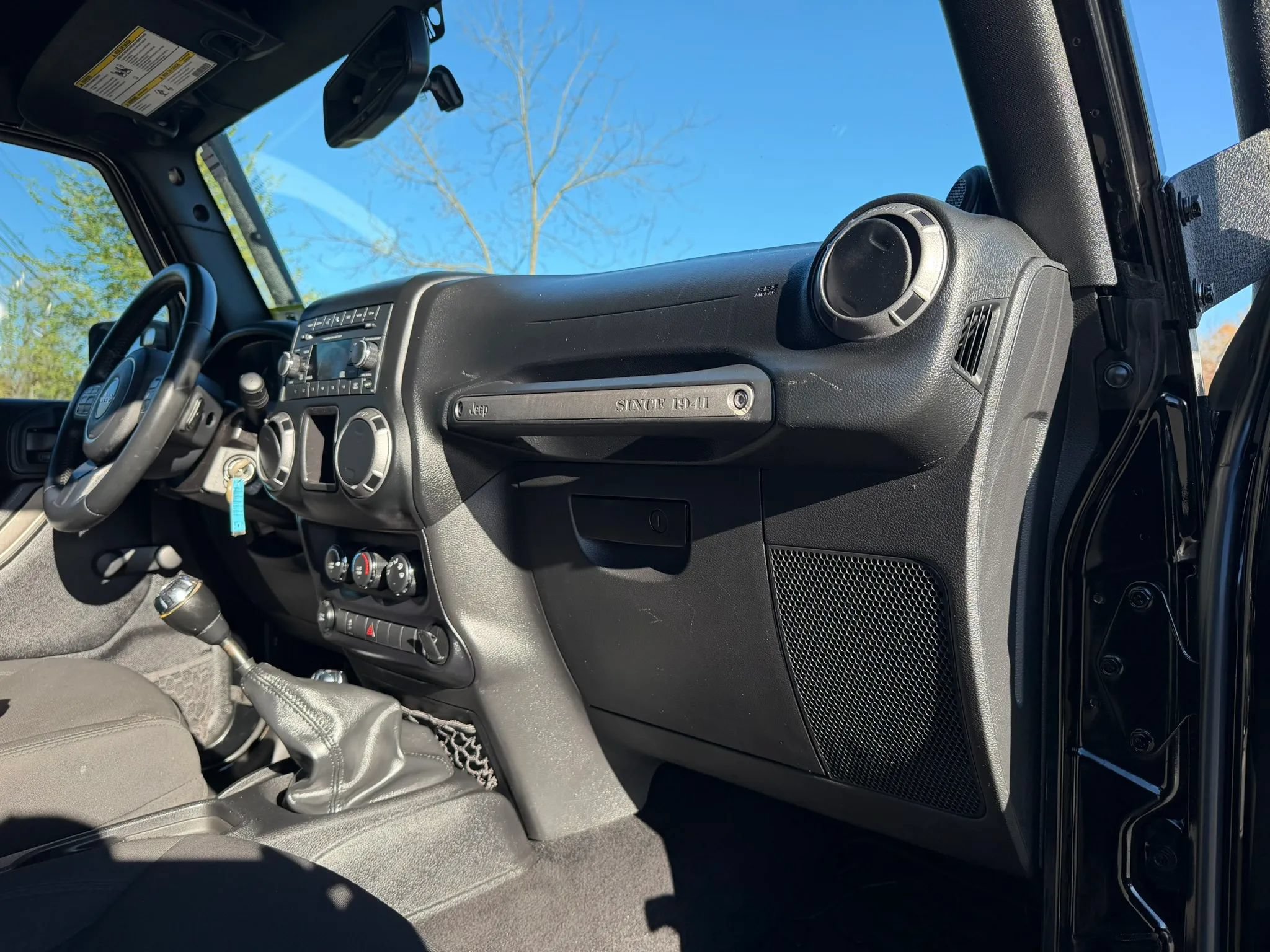 Used 2014 Jeep Wrangler Sport w/ Connectivity Group AWD/4WD image 12