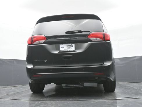 Used 2018 Chrysler Pacifica Touring-L Plus w/ Advanced Safetytec Group FWD image 39