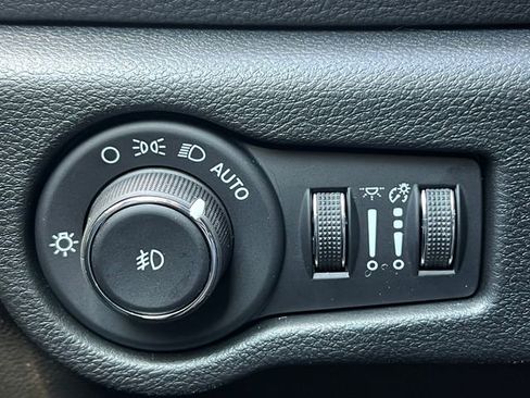 New 2026 Chrysler Pacifica Select AWD/4WD image 16