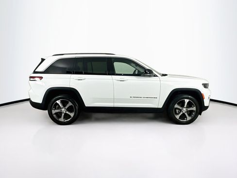 Used 2023 Jeep Grand Cherokee Limited w/ Trailer Tow Prep Group (B) AWD/4WD image 10