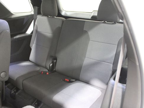 Used 2022 Chevrolet Traverse LT image 25