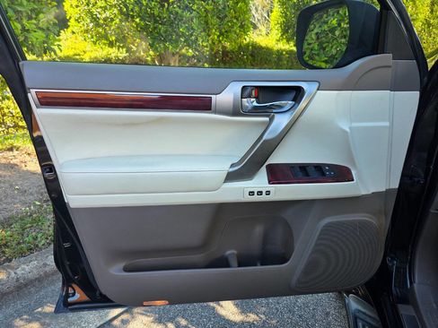 Used 2013 Lexus GX 460 image 9