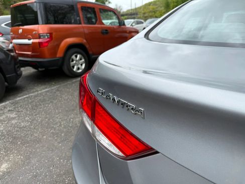 Used 2013 Hyundai Elantra Limited FWD image 9