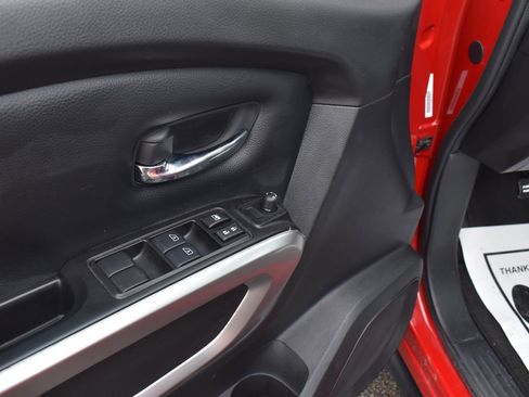 Used 2023 Nissan Titan SV w/ SV Convenience Package image 28