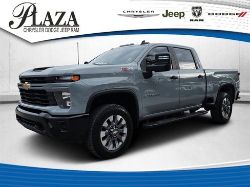 Used 2024 Chevrolet Silverado 2500 Custom w/ Custom Value Package image 1