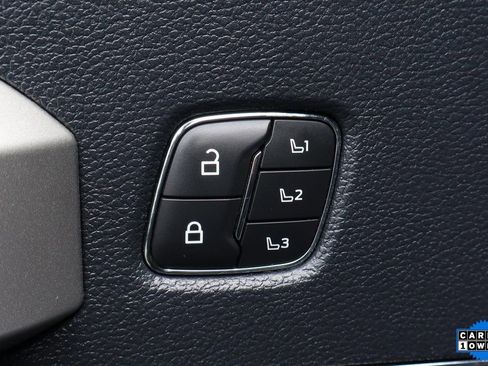 Used 2022 Ford F350 Lariat w/ Black Appearance Package image 15